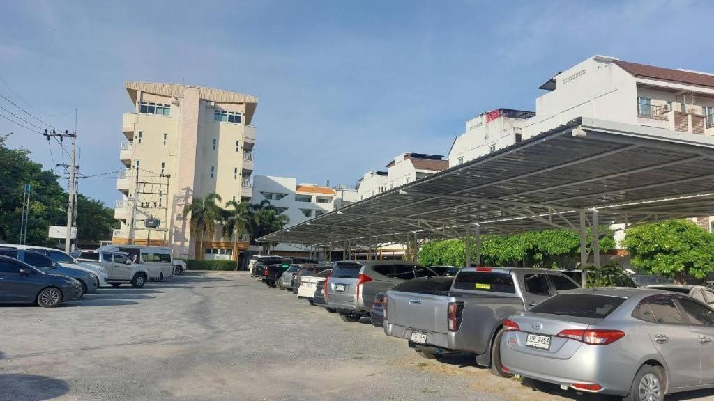 Nana Chat Bangsaen Hotel Si Racha Exterior foto
