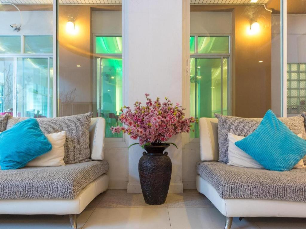 Nana Chat Bangsaen Hotel Si Racha Exterior foto