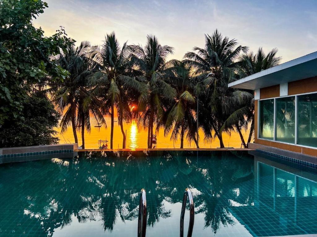 Nana Chat Bangsaen Hotel Si Racha Exterior foto