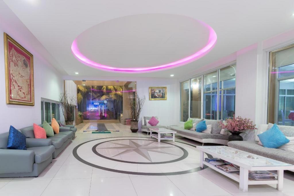 Nana Chat Bangsaen Hotel Si Racha Exterior foto