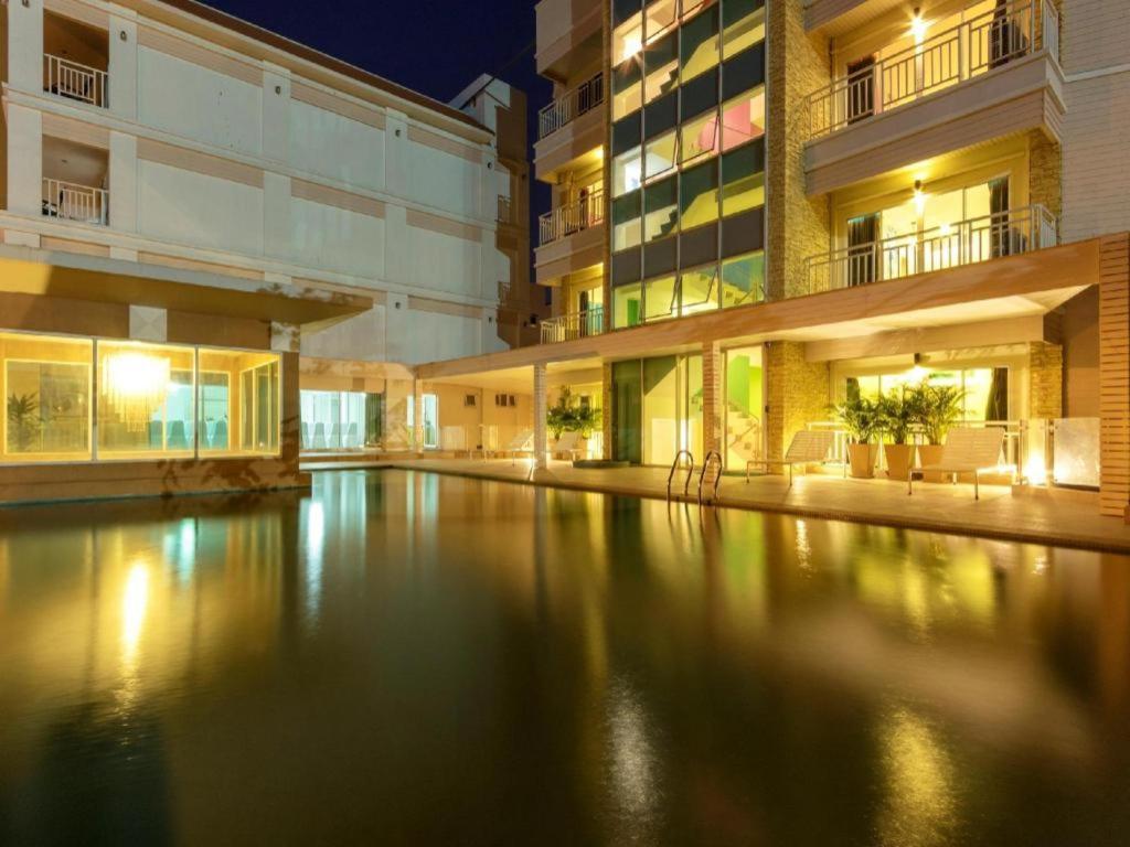 Nana Chat Bangsaen Hotel Si Racha Exterior foto