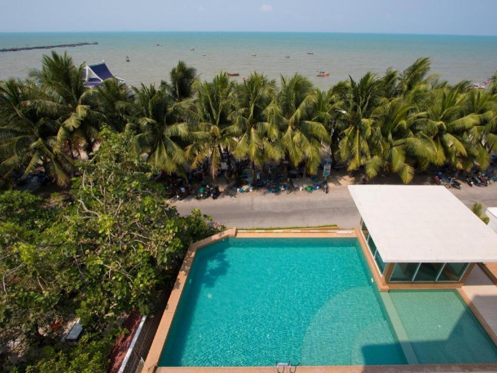 Nana Chat Bangsaen Hotel Si Racha Exterior foto