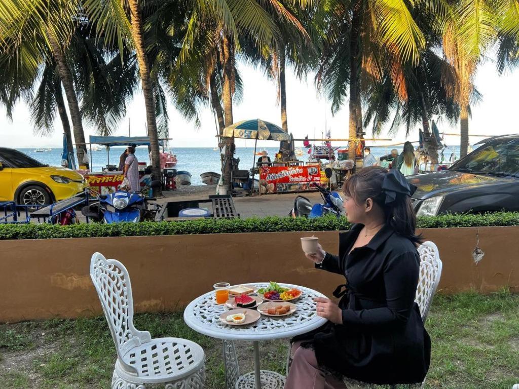 Nana Chat Bangsaen Hotel Si Racha Exterior foto