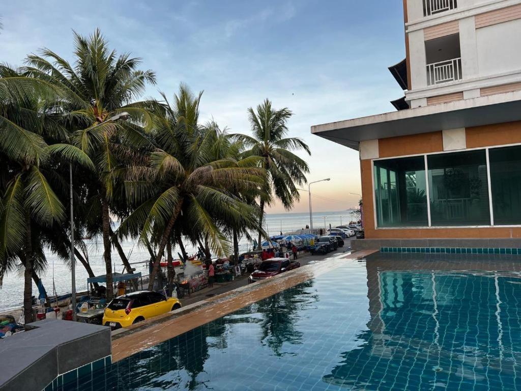 Nana Chat Bangsaen Hotel Si Racha Exterior foto