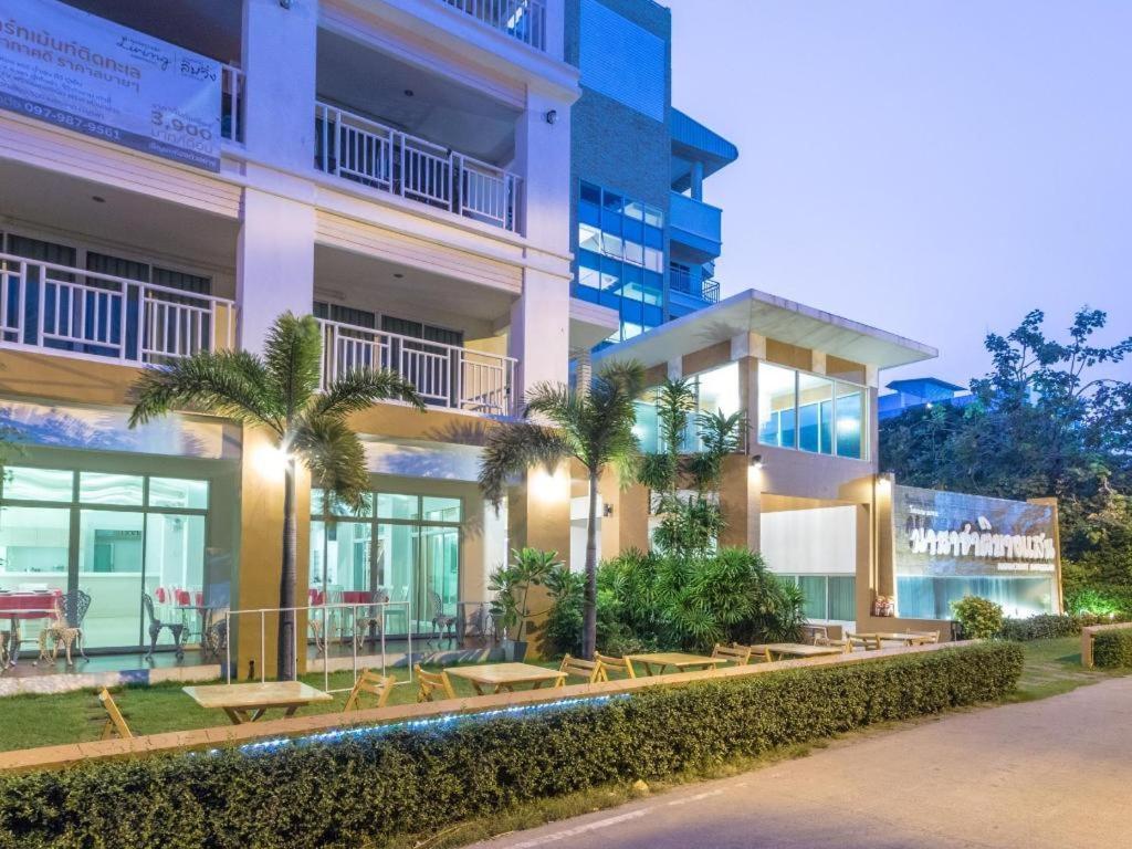 Nana Chat Bangsaen Hotel Si Racha Exterior foto