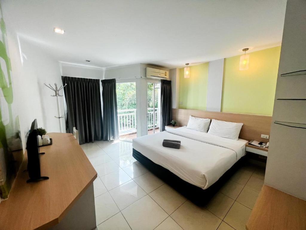 Nana Chat Bangsaen Hotel Si Racha Exterior foto