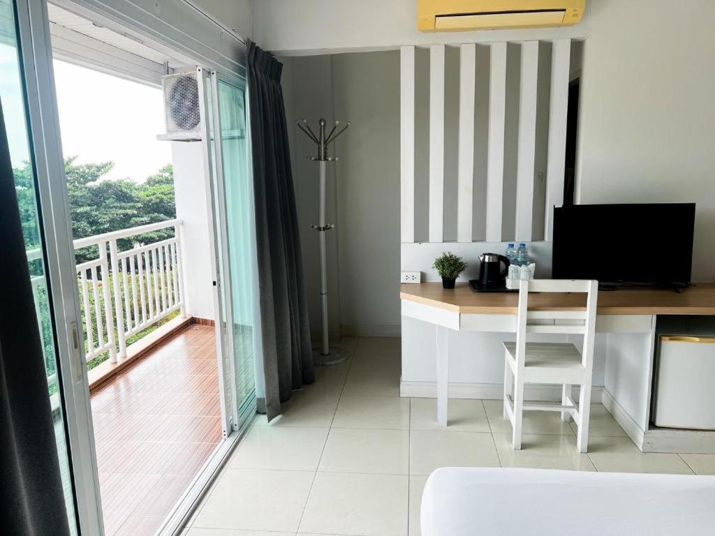 Nana Chat Bangsaen Hotel Si Racha Exterior foto