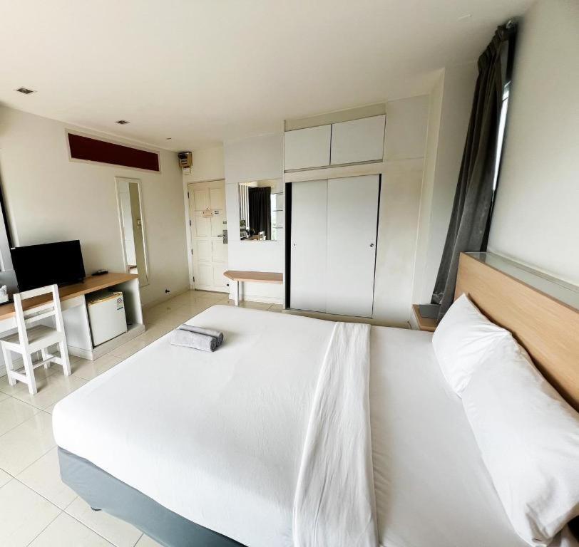 Nana Chat Bangsaen Hotel Si Racha Exterior foto