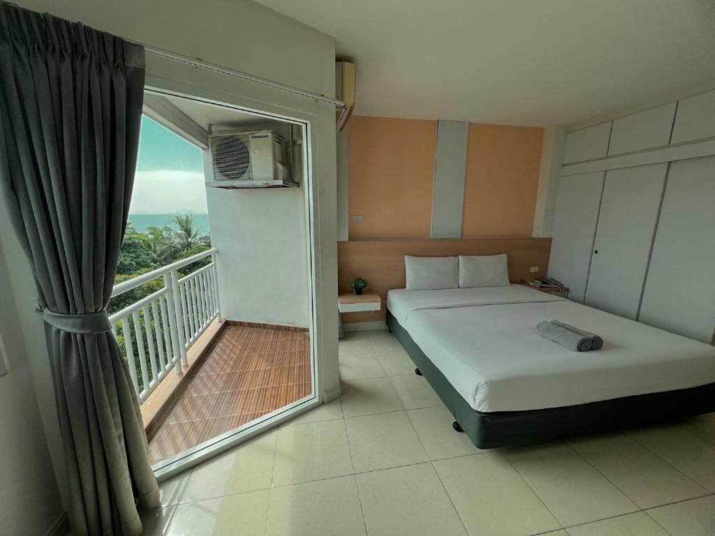Nana Chat Bangsaen Hotel Si Racha Exterior foto