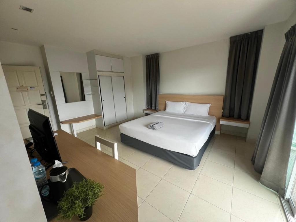 Nana Chat Bangsaen Hotel Si Racha Exterior foto