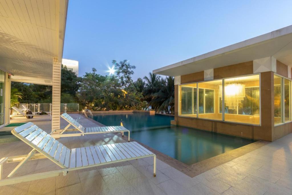 Nana Chat Bangsaen Hotel Si Racha Exterior foto