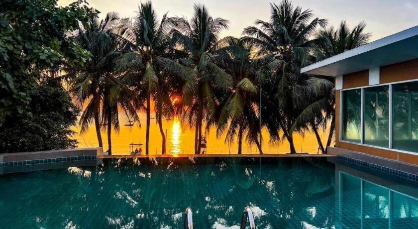 Nana Chat Bangsaen Hotel Si Racha Exterior foto