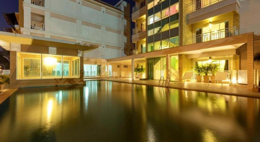 Nana Chat Bangsaen Hotel Si Racha Exterior foto