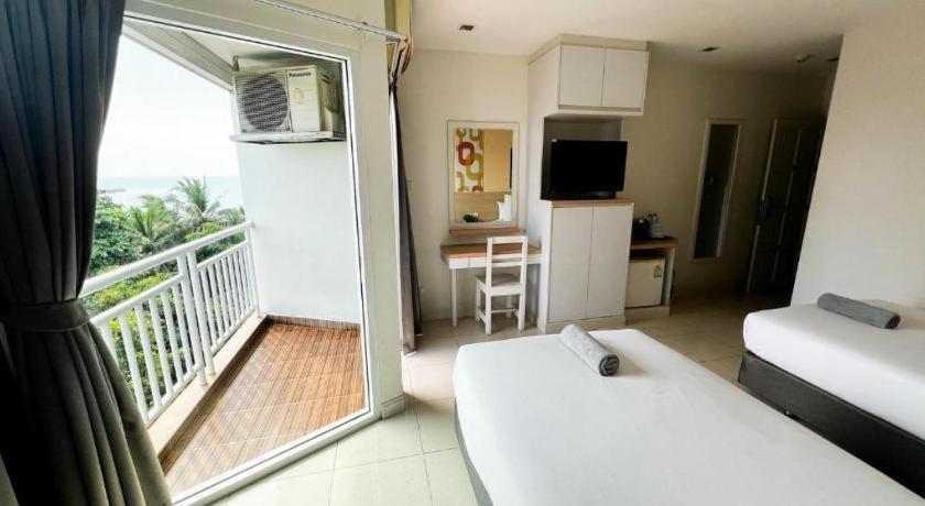 Nana Chat Bangsaen Hotel Si Racha Exterior foto
