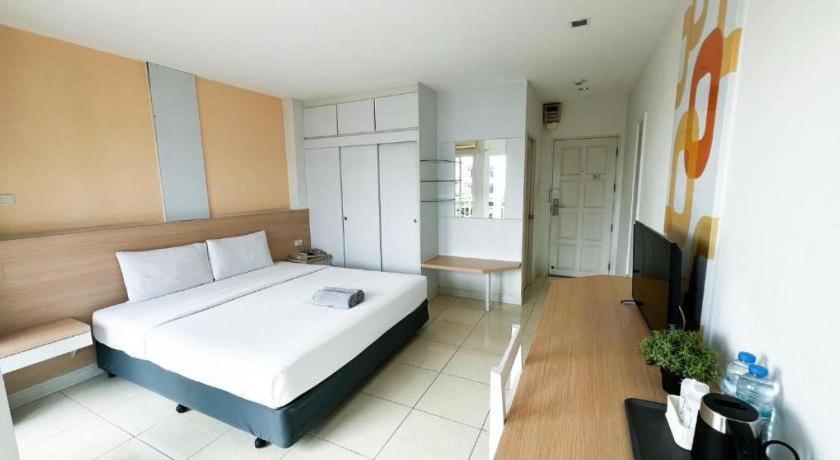 Nana Chat Bangsaen Hotel Si Racha Exterior foto
